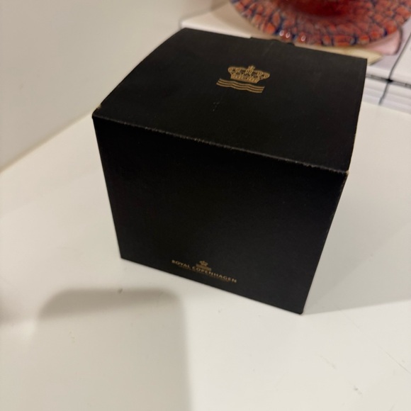 Royal Copenhagen White and Black Thermal Mug - Picture 3 of 6